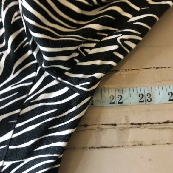 NOTATIONS BLACK/WHITE ZEBRA BUTTON BLAZER LARGE-EUC - Picture 2 of 6